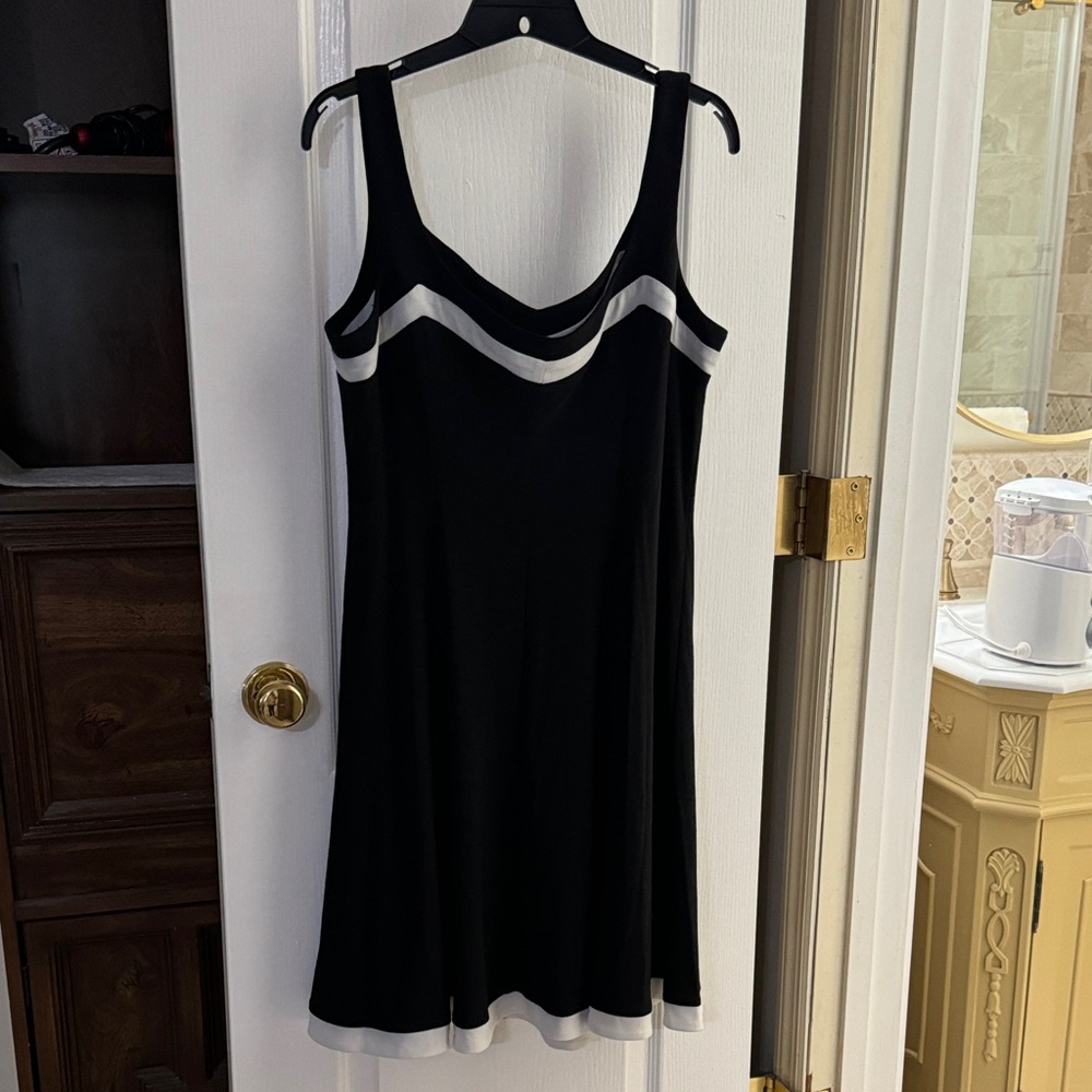 Chaps Black and White Dress Size Large EUC - Picture 5 of 6